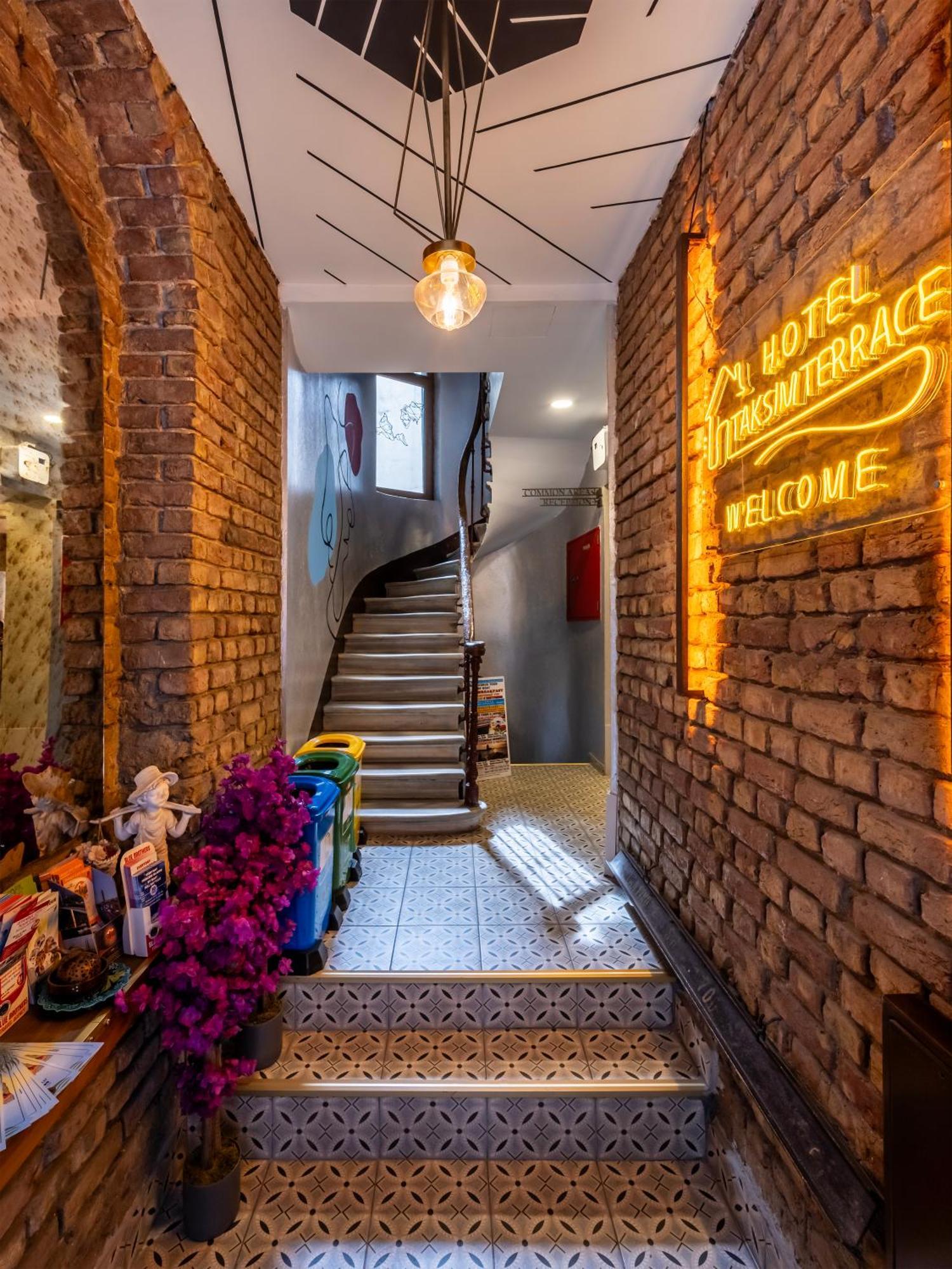 Taksim Terrace Hotel Istanboel Buitenkant foto